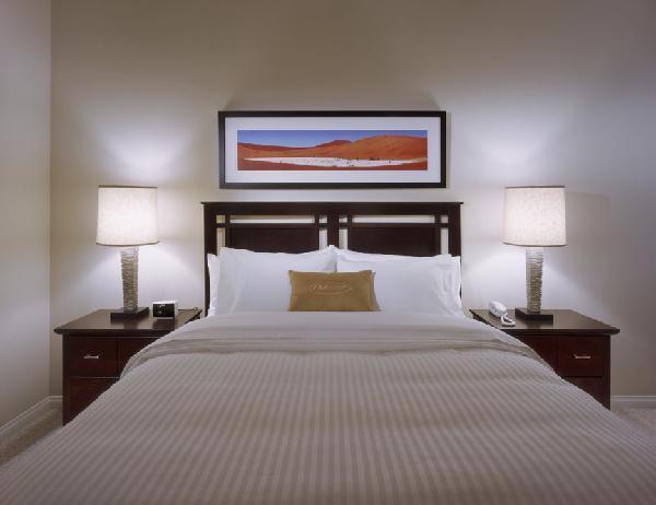 The Louisa Apartments Portland Room photo